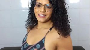 BRASILEIRA RABUDA CHORANDO NA PICA! ( COMPLETO NO SHEER )