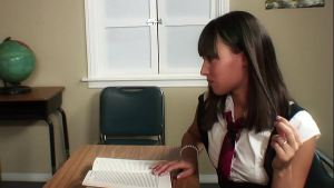 Una 18 enne sverginata sul banco da un grosso cazzo