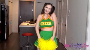 The type of cheerleader giving you a B-O-N-N-E-R !