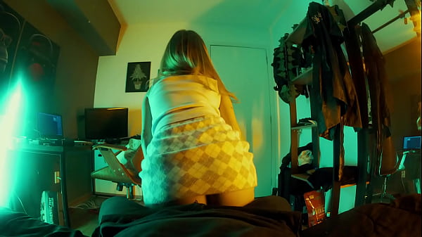 Petite 18 yo Blonde Intern Twerking and fucking coworker after Work – Bitch Coin