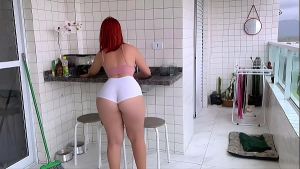 Contratei essa empregada, ela é muito gostosa, veio de shortinho para me provocar