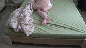 Home camera watches, a chubby wife masturbate and cum in white panties before bed. PAWG.