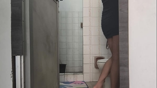 Homemade voyeur: I spy on myself in the bathroom while I touch myself