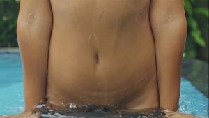 SANKTOR – CUTE ASIAN BABE MASTUTBATES IN THE SWIMMING POOL