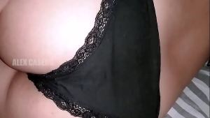 La culona de mi hermanastra me espera en tanga en mi cama y le relleno la concha de semen