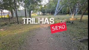 OFERECI MEU CU PARA 9 HOMENS NAS TRILHAS DE SEXO EM PÚBLICO