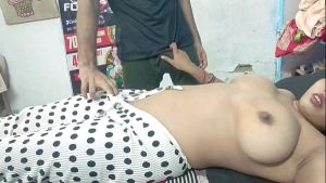 Indian boobs wife ko dekh kar pati ka man dol gya