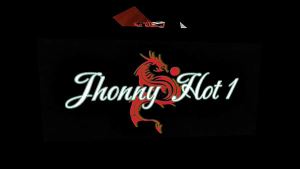 Madrasta gostosa espionou meu banho até cair de boca no meu pau.