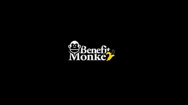 OLIO E VIBRATORE A LETTO! VENOM EVIL SI MASTURBA COME UNA TROIA CALDA | Benefit Monkey