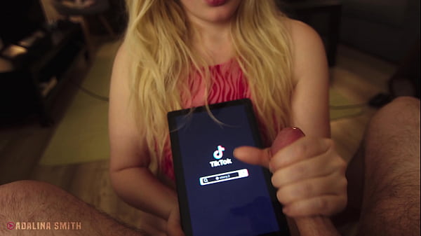 I jerk off my boyfriend to tiktok girl