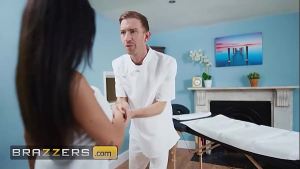 BRAZZERS – Maid Alice Hernandez Serves Alyssia Kent’s Pussy When Masseur Danny Arrives & Joins For A 3some