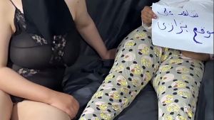 ياسر بينيك سارة ويقولها تعالى نعمل سكس جماعى ونلحس كس منة سكس مصري جديد