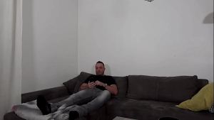 FREMDFICK LIVE AM TELEFON?! SCHWANZ GESTEUERT?! KEIN MANN IST WIRKLICH TREU!