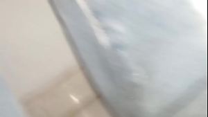 Me orino en los pantalones con mis pañales de tela y de paso tre deliciosos orgasmos