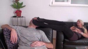 oscar have to smell the socks of princess paris