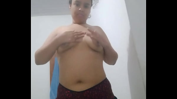 POV: LIMPINHA, RASPADINHA E CHEIROSINHA A PUTINHA SAFADA TA PREPARADA PARA GANHAR PAU COM MUITO TESÃO ELA JOGA A BUCETA NO RITMO DA MÚSICA