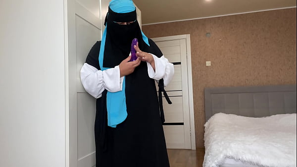 Arab wife in hijab found a sex toy while cleaning and got horny