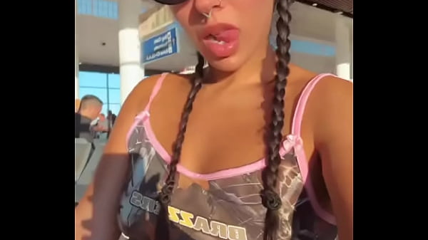 Do you think my Brazzers camo set is keeping me hidden at the airport? It’s obv stealth mode, right?