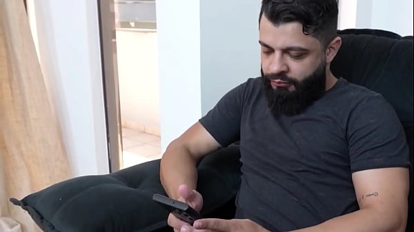 Le hice los cuernos a mi amiga, íbamos a salir juntos pero antes le entregué mi coño a su marido que me tiraba los tejos a escondidas (Subtitulado al español)