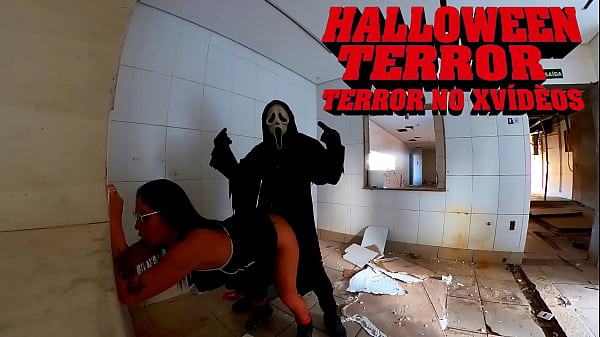 Linda BBW é fodida com força por intruso tarado no Halloween
