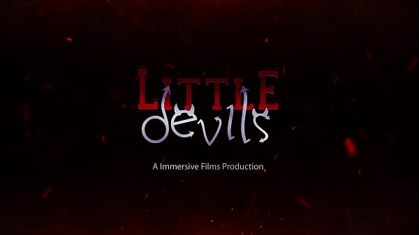 Novinha pawg perfeita dando muito a buceta e o cuzinho e lavando a casa com squirt