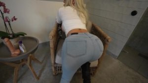 Amanda Breden – Busty Stepmom gives you the best JOI ever