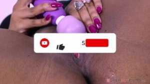 Thick lightskin girl maturbates and squirts all over the place