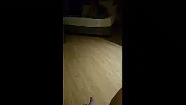 Disse que era hora extra e foi para putaria com os colegas de trabalho. Casada safada gordinha, cheia de tesão, enganou o marido corno manso e foi para o motel com o colegas de trabalho, Gozou na rola