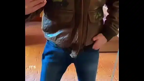 Let me take you back from the 80’s! #leather #gayleather #leathergay #avirex #vintage #meninleather #leatherman #leath …