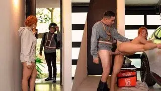 Miss, could you rate my service with 5 stars? – Delivery guy ends up fucking an unknown customer