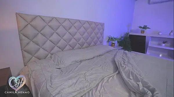 Un prisionero fugado bien guapo me despierta y me folla sin piedad!