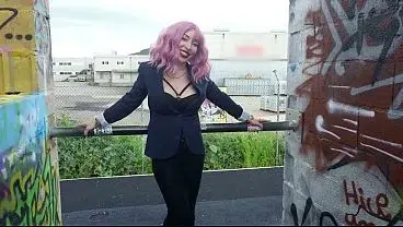 Alira pierde el control en plena sesión de fotos