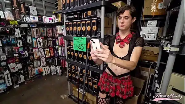 Arabic Alina Angel fucked him with strapon الينا انجل عاقبت الموظف من طيزه