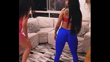 El vecino miron se gano una follada con nosotras ft Nathalia Fox