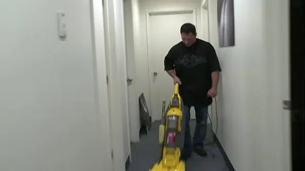 Jasmine Gets Nailed by the Cleaner !