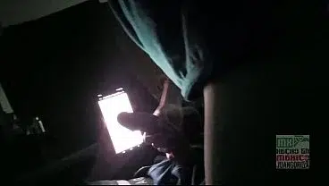 Petite mexicana engañando al novio haciendo oral y montando verga 1