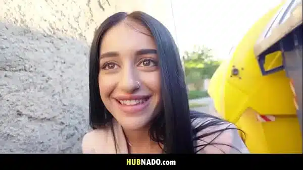 Skinny Russian bus stop pickup – Ara Mix, Martin Gun