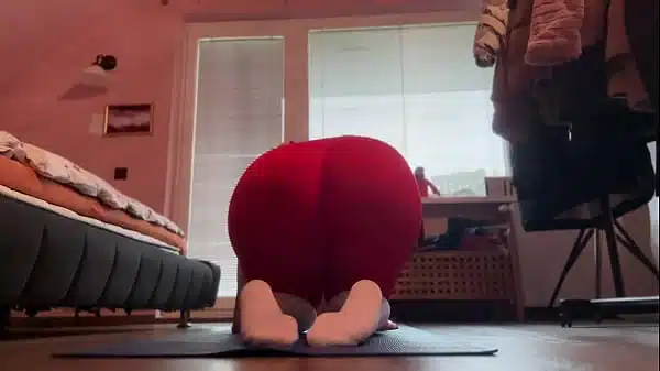 Try Not To Cum Watching Milf Yoga Routine