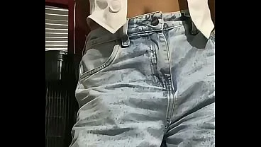 A sexy 18-year-old with a perfect figure undresses before class. Amateur video.