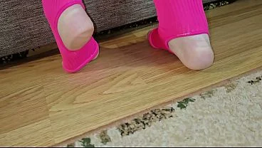 Красивую Рыжую Юную мокрую киску жестко трахнул в любительском видео