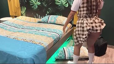 Estudiante Latina Horny de Trasero Enorme Recibe Sexo Anal del Pervertido de su Padrastro y Acaba en Creampie