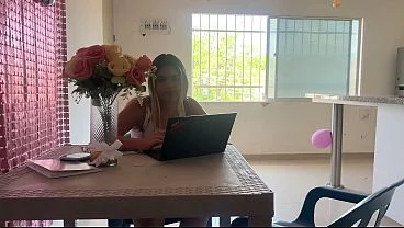 Hijastra pide ayuda a su padrastro con la tarea (haré lo que sea si me ayudas)