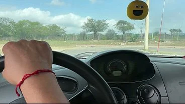 joven taxista tiene sexo caliente con gorda desconocida, termina pagando con una buena follada hasta terminar con todo su semen. SEXO REAL CASERO