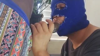 Me encanta mamarle la enorme y gruesa verga de mi amigo hasta el fondo me encanta como me hace babea