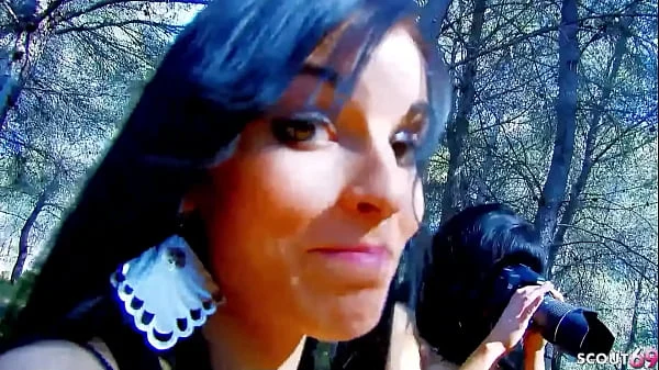 Nerd Teen Lola Vinci von fremden Typen entjungfert